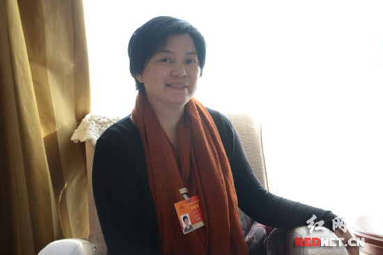 全国人大代表黄小玲:做大“瓷”放“小炮”(图)
